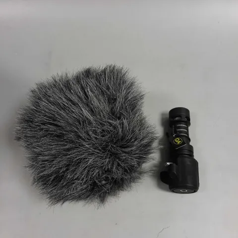 BOXED RΓDE MICROPHONES VIDEOMIC ME-L MICROPHONE WITH LIGHTENING CONNECTOR