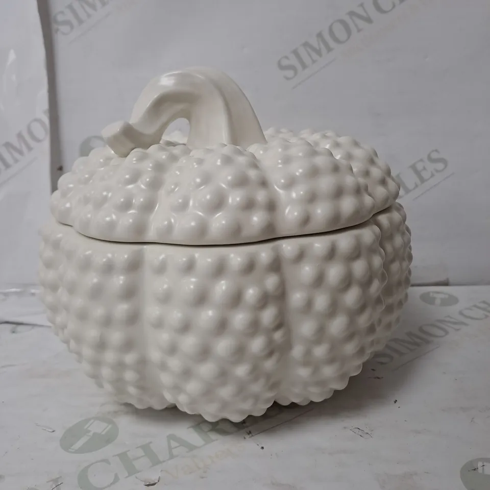 BOXED HOMEWORX BY SLATKIN & CO SPICED VANILLA PUMPKIN SCENTED CANDLE