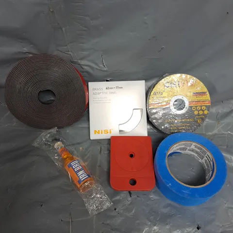 APPROXIMATELY 15 ASSORTED HOUSEHOLD ITEMS TO INCLUDE CUTTING WHEELS, BOTTLE OPENER, ADAPTER RING ETC