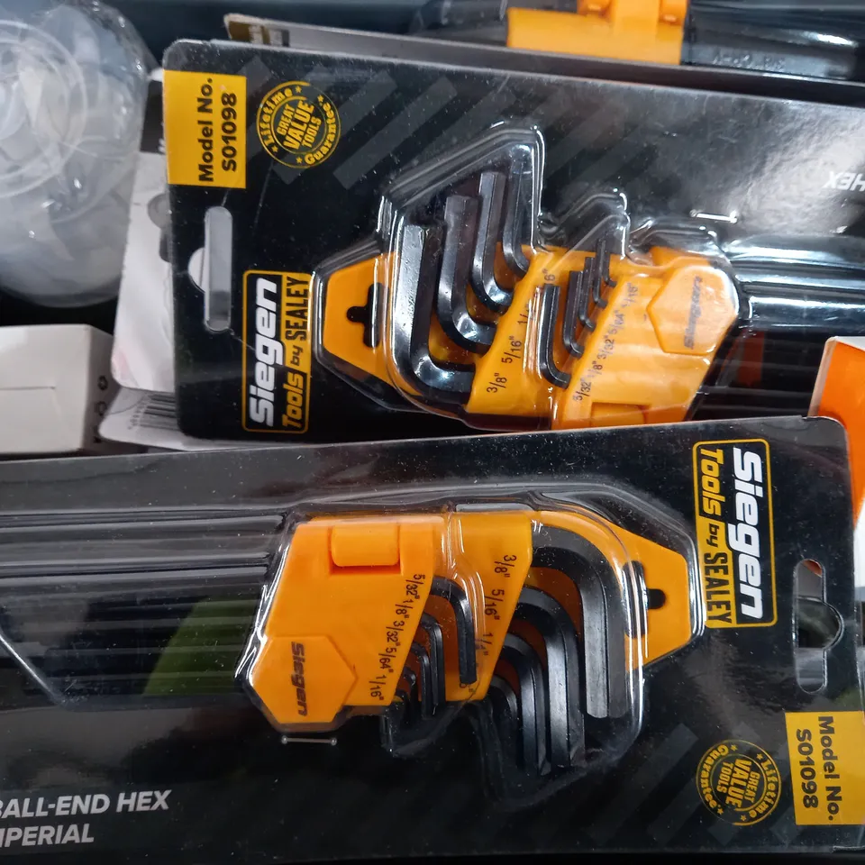 BOX OF APPROXIMATELY 9 ASSORTED ITEMS TO INCLUDE - LIGHTER CLASSIC FASHIONABLE - SIEGEN TOOL ALAN KEYS - DRAYWALL TAPE ECT