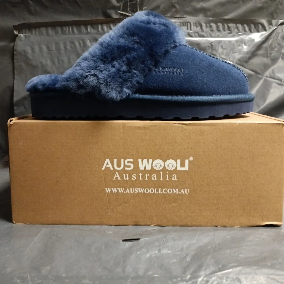 BOXED PAIR OF AUS WOOLI SYDNEY SLIPPERS IN NAVY SIZE UK UK 6