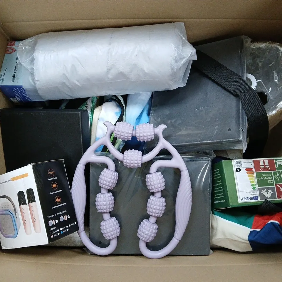 APPROXIMATELY 22 ASSORTED HOUSEHOLD ITEMS TO INCLUDE STRING LIGHTS, WALLPAPER, KARAOKE SPEAKER, ETC