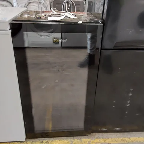 COMFEE' RCZ99BG1(E) UNDER COUNTER BEER & DRINKS FRIDGE-93L CAPACITY,HOLDS UP TO 115 CANS, PREMIUM TEMPERATURE PERFORMANCE (2℃ TO 15℃), FULL LENGTH LOW-E GLASS, REMOVABLE SHELVES, LED LIGHT, LOW NOISE 
