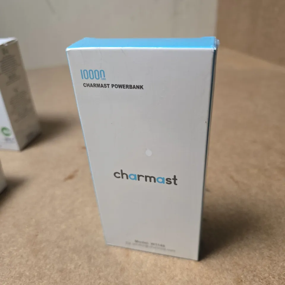 APPROXIMATELY 20 ASSORTED ITEMS INCLUDING NIMBLE WALL CHARGER , CHARMAST POWER BANK AIR BAG CELL PHONE BRACKET