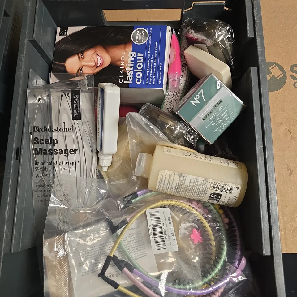 APPROXIMATELY 15 ASSORTED HEALTH & BEAUTY PRODUCTS TO INCLUDE O'KEEFES LIP REPAIR, GRUUM SLEEP BUTTER, RITUALS BODY MUD ETC - COLLECTION ONLY 