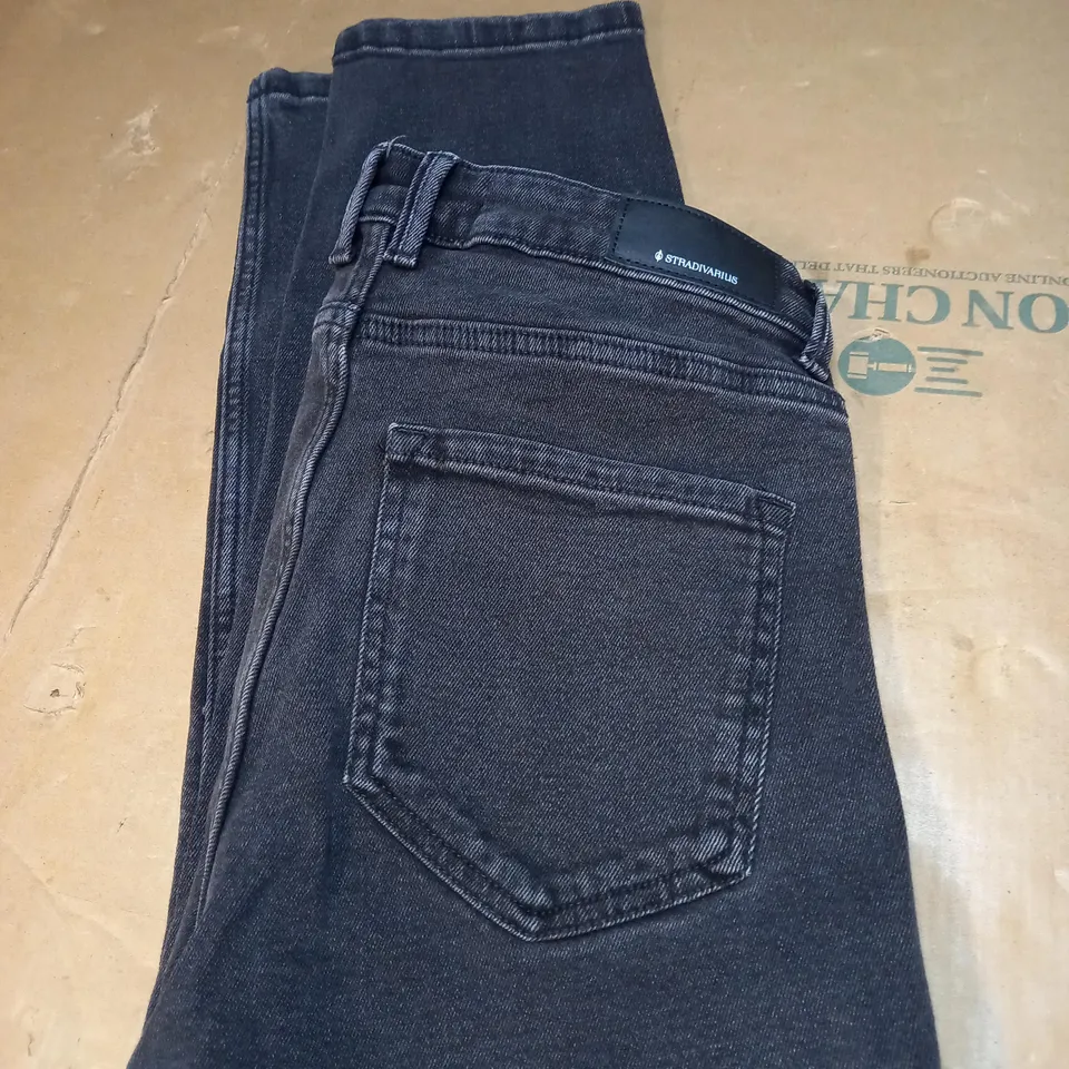 STRADIVARIUS MOM SLIM FIT JEANS SIZE 40