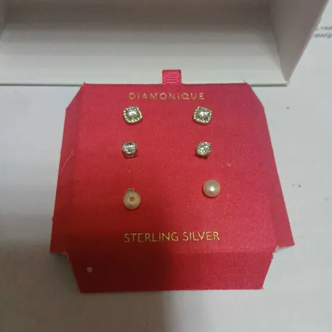 DIAMONIQUE EARRING SET