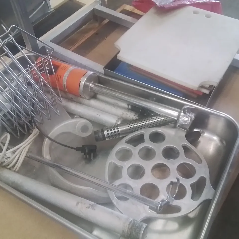 ASSORTED CATERING ITEMS TO INCLUDE; CHOPPING TABLE, CHOPPING BOARDS ETC