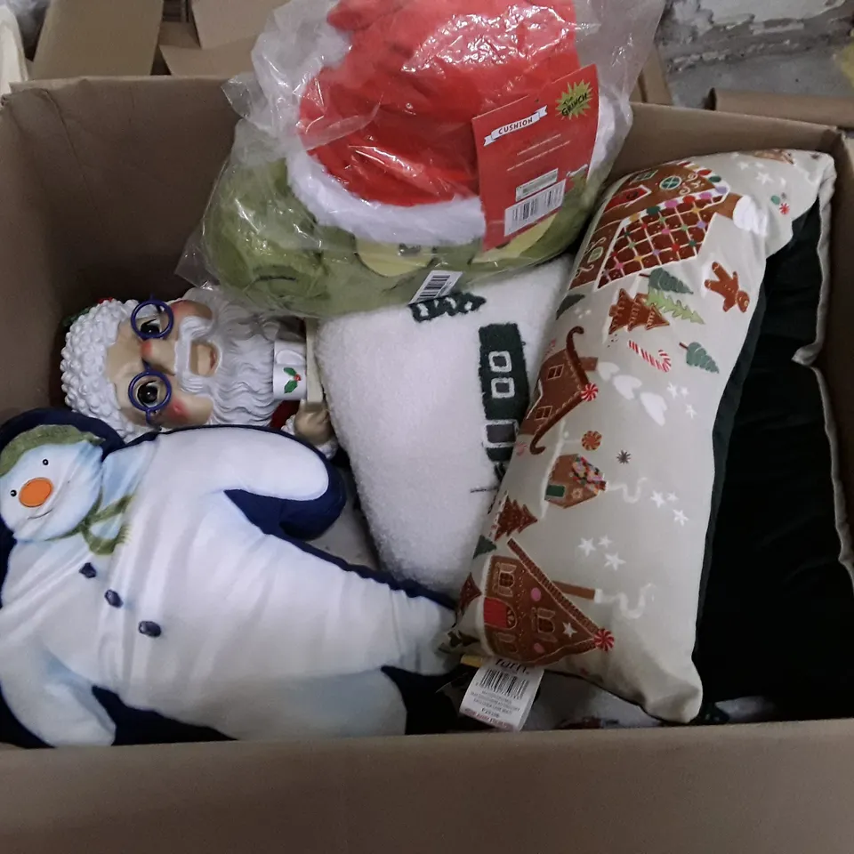 BOX CONTAINING APPROXIMATELY 12 ASSORTED BRAND NEW CHRISTMAS PRODUCTS