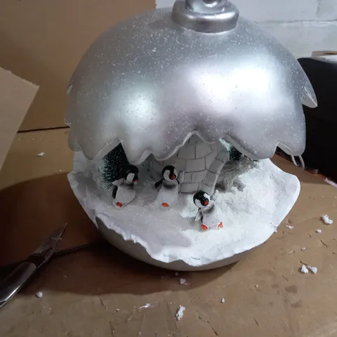 CHRISTMAS DETAILED BAUBLE DECORATION