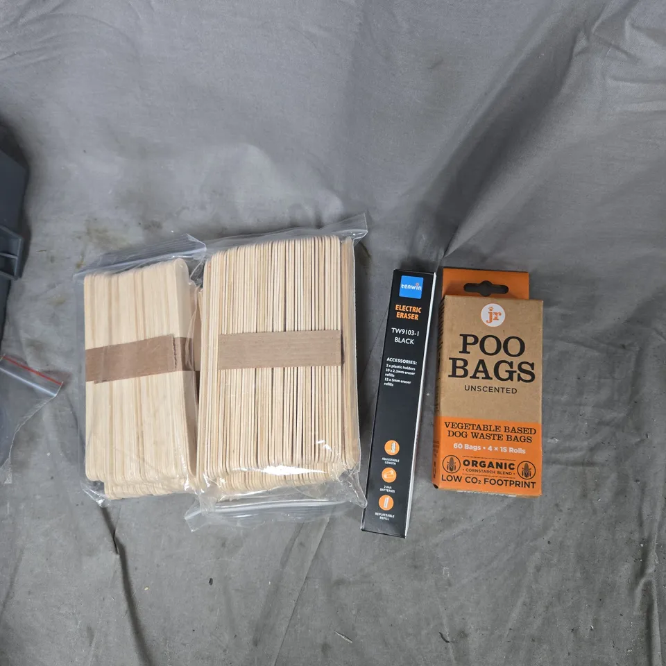 A TOTE OF ASSORTED ITEMS TO INCLUDE MIXED LOT: HIGHLIGHTER PENS, ELECTRIC ERASER, WOODEN CRAFT STICKS AND DOG WASTE BAGS – WHOLESALE & JOB LOTS