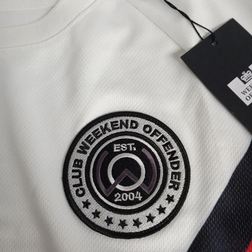 WEEKEND OFFENDER WHITE T‑SHIRT – XL