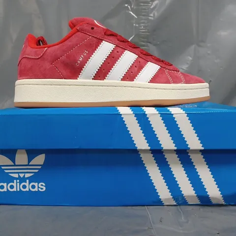BOXED PAIR OF ADIDAS CAMPUS 00S SHOES IN RED/WHITE SIZE UK 4.5
