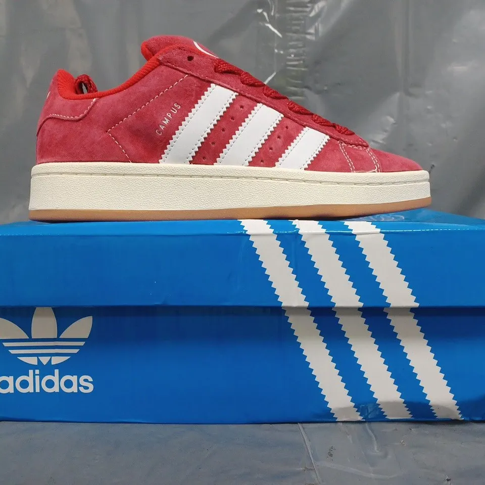 BOXED PAIR OF ADIDAS CAMPUS 00S SHOES IN RED/WHITE SIZE UK 4.5