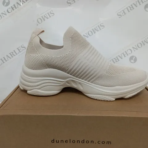 DUNNE LONDON CREAM RUNNING SHOES SIZE 6