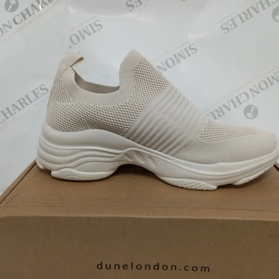 DUNNE LONDON CREAM RUNNING SHOES SIZE 6