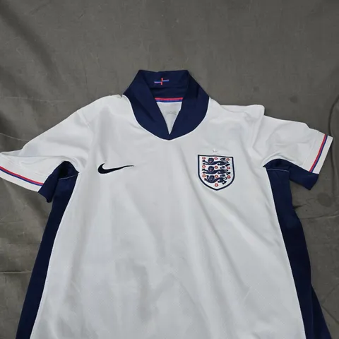 ENGLAND NIKE FOOTBALL JERSEY – WHITE WITH NAVY COLLAR AND SIDES - M