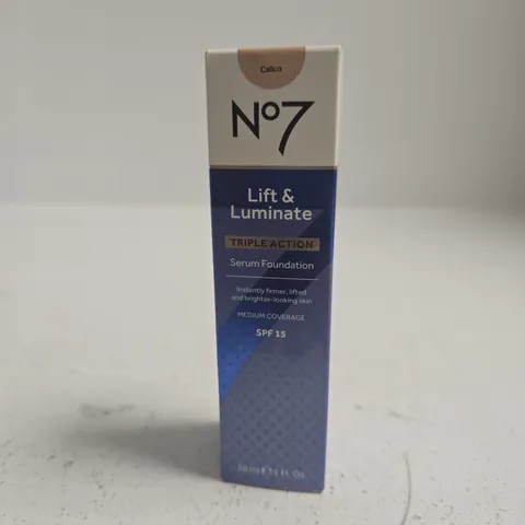 NO7 LIFT & LUMINATE SERUM FOUNDATION – SPF15, 30ML CALCIO (BOXED AND SEALED)