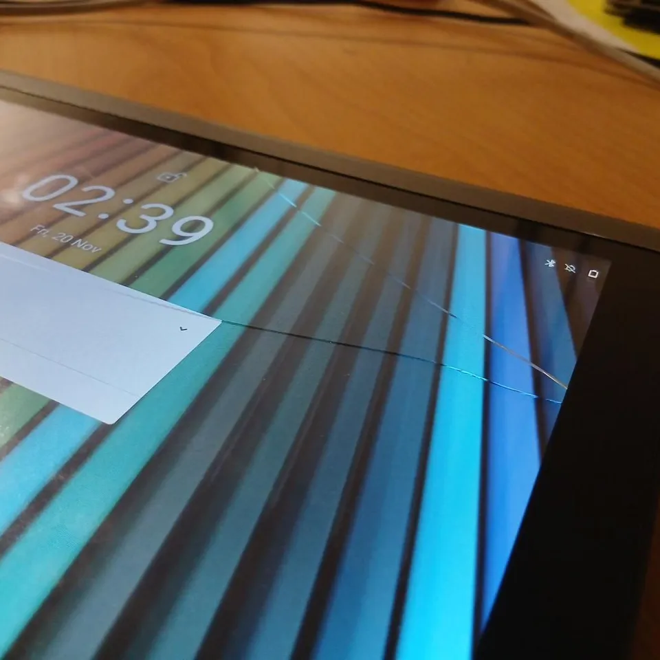 EGL ANDROID TABLET WITH KEYBOARD DOCK – SILVER