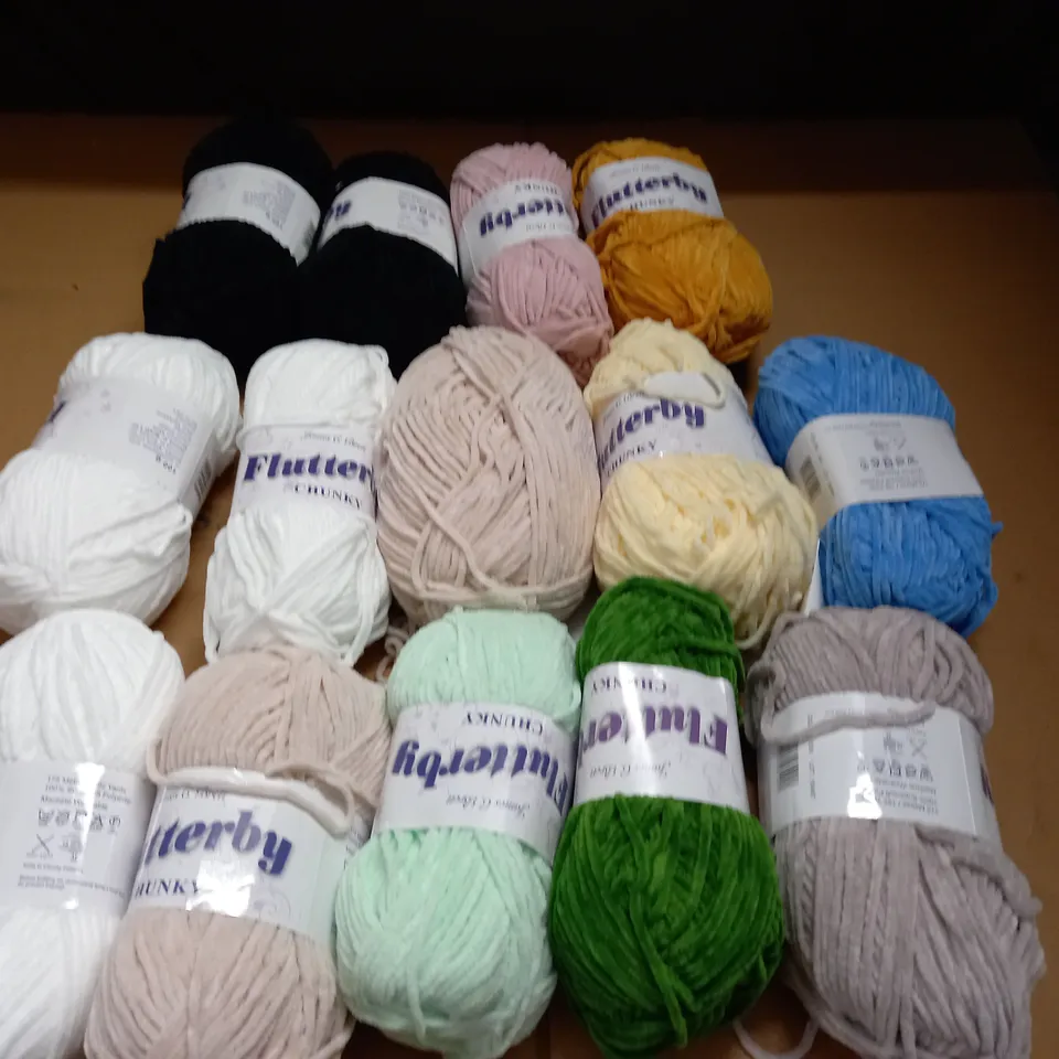 LOT OF 14 CHUNKY FLUTTERBY 100G IN VARIOUS COLOURS