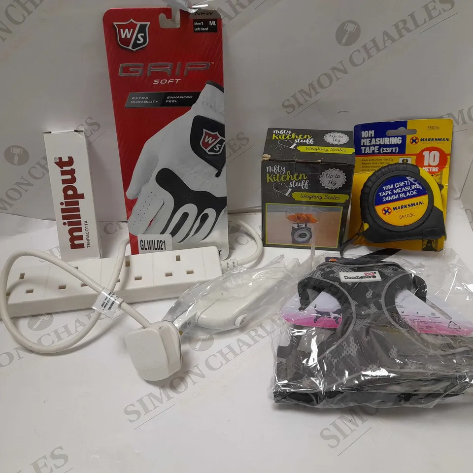 LOT OF APPROX 12 ASSORTED HOUSEHOLD ITEMS TO INCLUDE WEIGHING SCALES, EXTENSION LEAD, SMALL DOG HARNESS, ETC