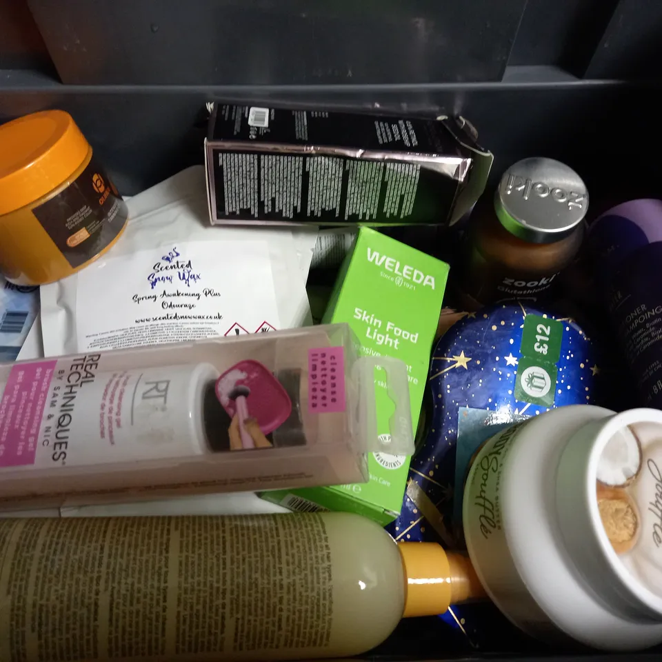 BOX OF APPROXIMATELY 20 COSMETIC ITEMS TO INCLUDE - CARE KIND DOG SHAMPOO - SENSODYNE TOOTHPASTE - TROPIC SMOOTHING CLEANSER - ETC