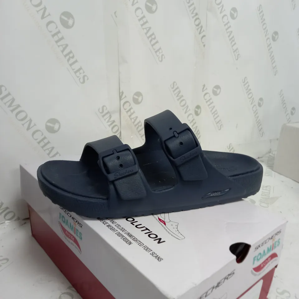 SKETCHERS FOAMIES ARCH FIT SANDALS SIZE 5