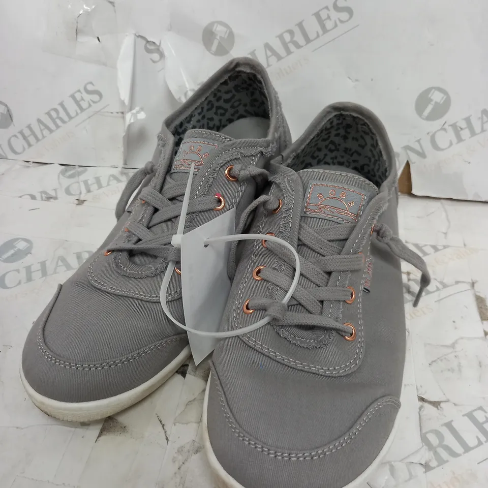 PAIR OF BOBS BY SKETCHERS WITE TRAINERS SIZE 5