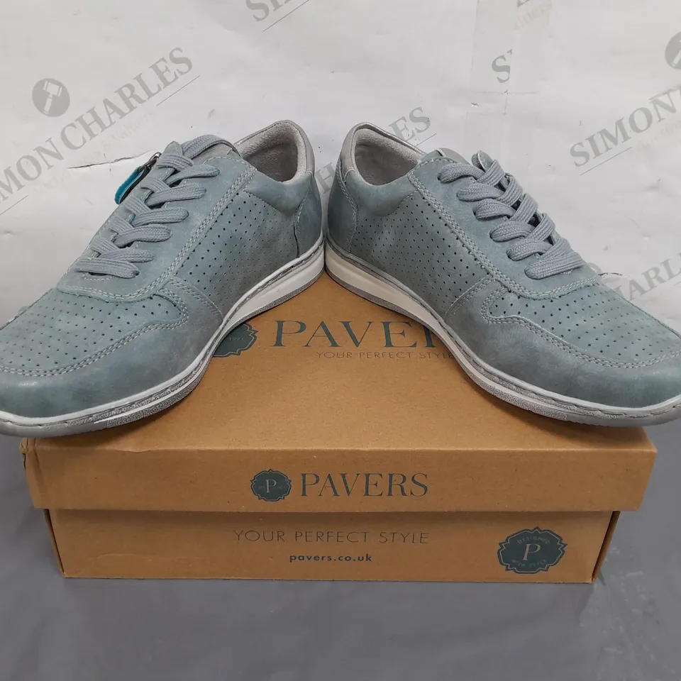 BOXED PAIR OF PAVERS SHOES IN BLUE EU SIZE 40