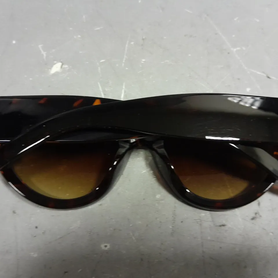 SAINT LAURENT TORTOISE SHELL CAT EYE FRAMED SUNGLASSES 