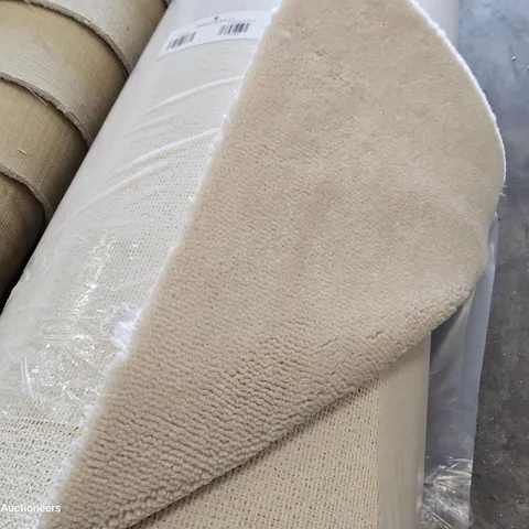 ROLL OF QUALITY ROYAL VELVET SPRINGFIELD CARPET APPROXIMATELY 4M × 4.6M