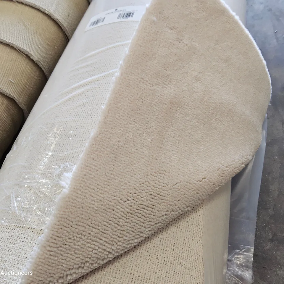 ROLL OF QUALITY ROYAL VELVET SPRINGFIELD CARPET APPROXIMATELY 4M × 4.6M