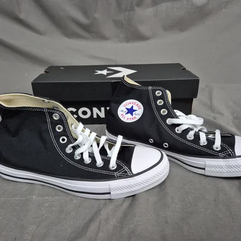 BOXED PAIR OF CONVERSE ALL STAR HIGH BLACK SIZE M7/F9