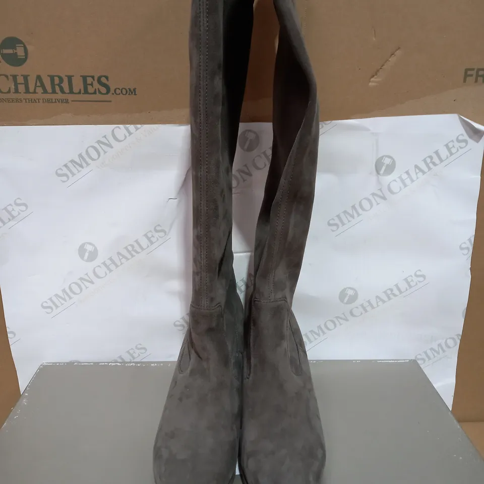 PETER KAISER PAULENE STRETCH SUEDE KNEE BOOTS, GREY - SIZE 6