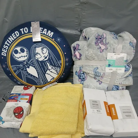 BOX OF APPROXIMATELY 10 ASSORTED BEDDING & SOFT FABRICS ITEMS TO INCLUDE - STITCH SHERPA THROW - NIGHTMARE BEFORE CHRISTMAS CUSHION - SPIDERMAN FITTED SHEET - ETC