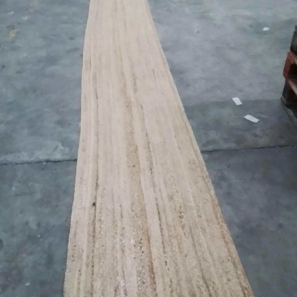 QUALITY DESIGNER AREA RUG - APPROXIMATELY 550X60CM