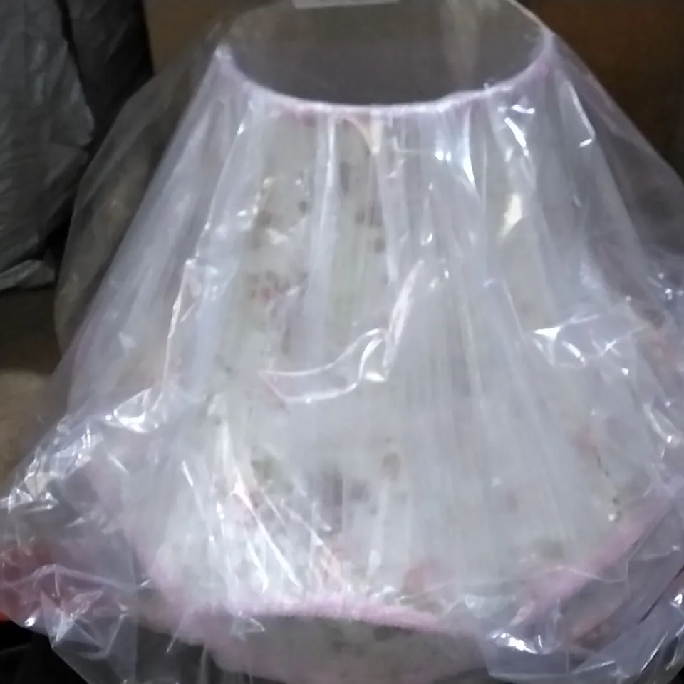 FLORAL PATTERNED LAMPSHADE