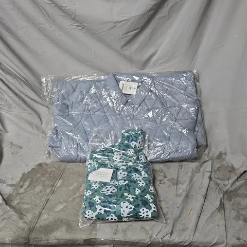 BOX OF APPROXIMATELY 30 ASSORTED CLOTHING ITEMS TO INCLUDE TAMSY ONE SIZE DRESS + TAMSY COAT ETC