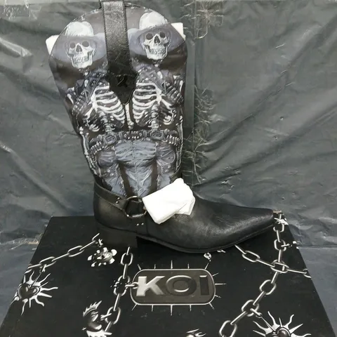 BOXED PAIR OF KOI SCORCHED ONE MENS WESTERN BOOT - BLACK UK 10