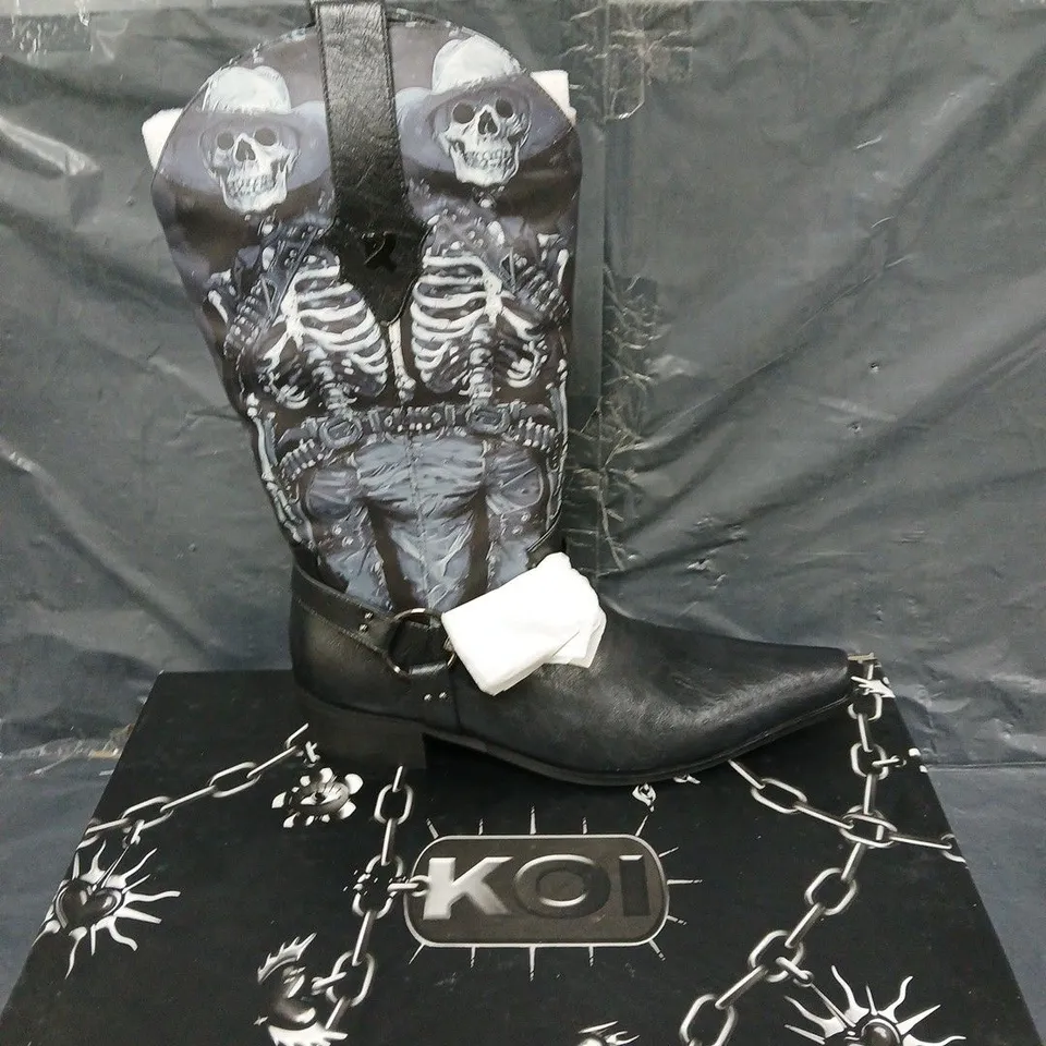 BOXED PAIR OF KOI SCORCHED ONE MENS WESTERN BOOT - BLACK UK 10