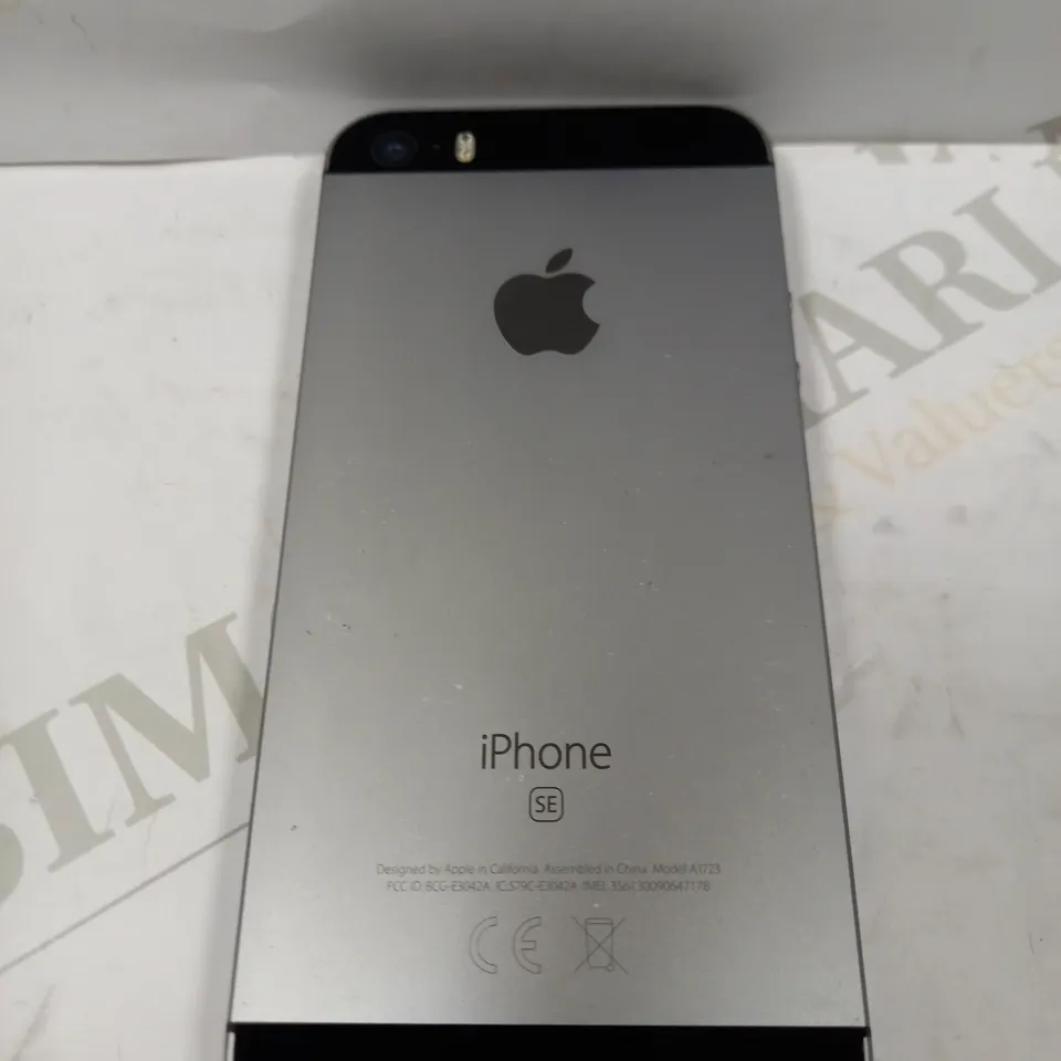 APPLE IPHONE SE (1ST GENERATION) - SILVER 