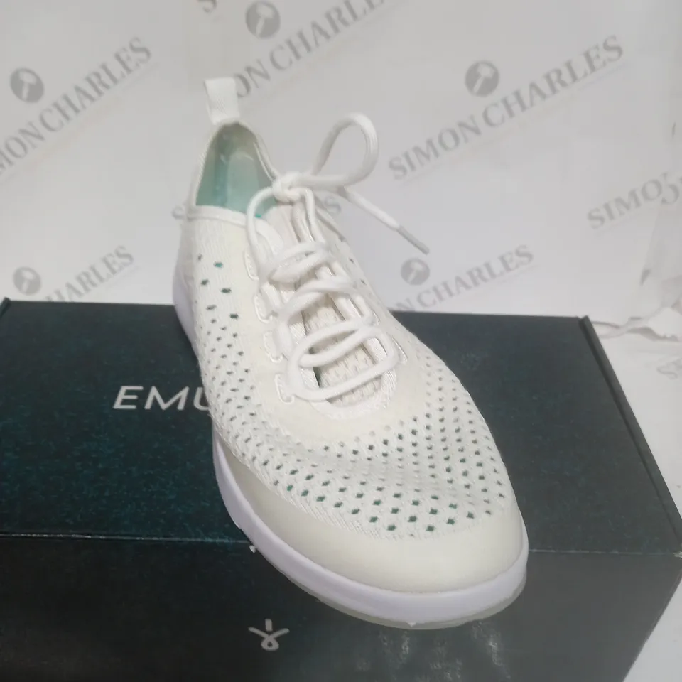 BOXED PAIR OF EMU MIKI MACHINE WASHABLE TRAINER - SIZE 7