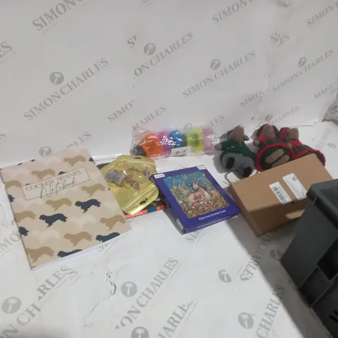 TOTE OF APPROXIMATELY 15 ASSORTED ITEMS TO INCLUDEA STICHTED MOUSE SET, A CHRISTMAS CARD SET AND A COCKER SPANIEL NOTEBOOK