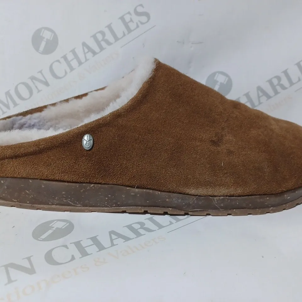 BOXED PAIR OF EMU AUSTRALIA SLIPPERS IN CHESTNUT SIZE 9