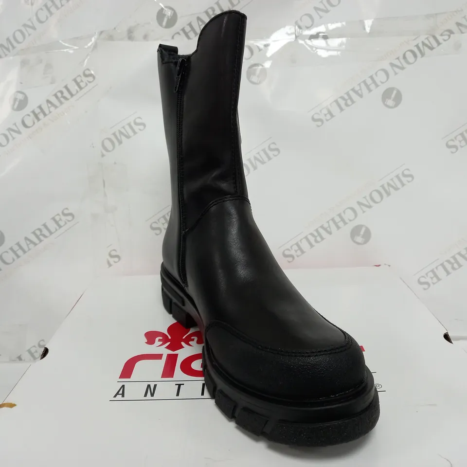 RIEKER CHELSEA BOOT IN BLACK SIZE 6.5