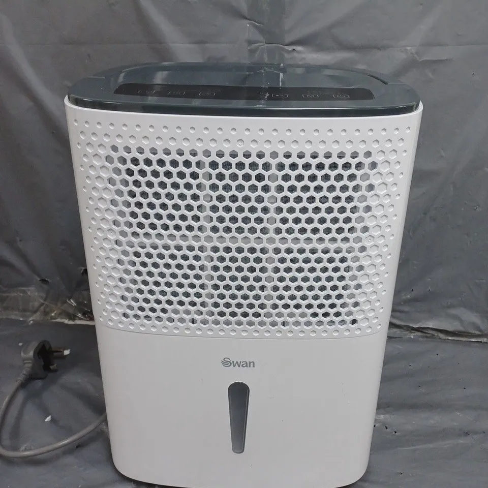 SWAN 10-LITRE DEHUMIDIFIER - WHITE RRP £99.99