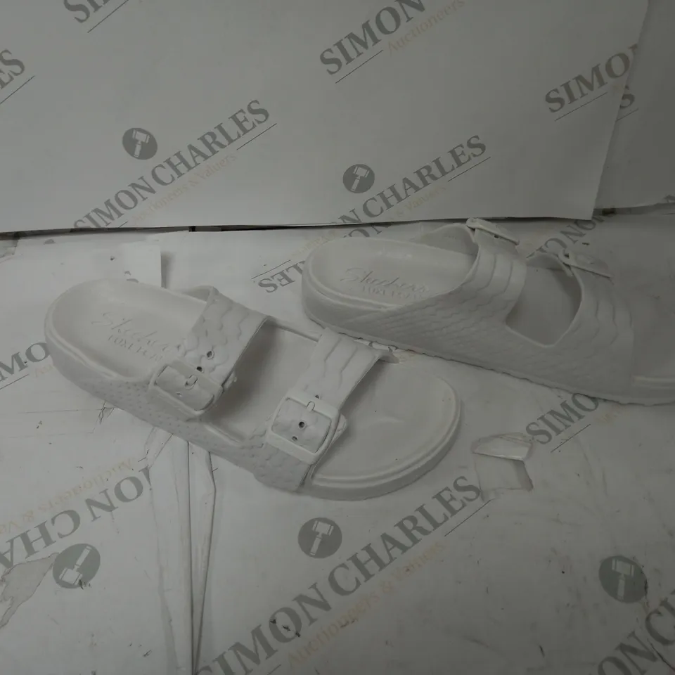 BOXED PAIR OF SKECHERS SANDALS IN WHITE UK SIZE 6