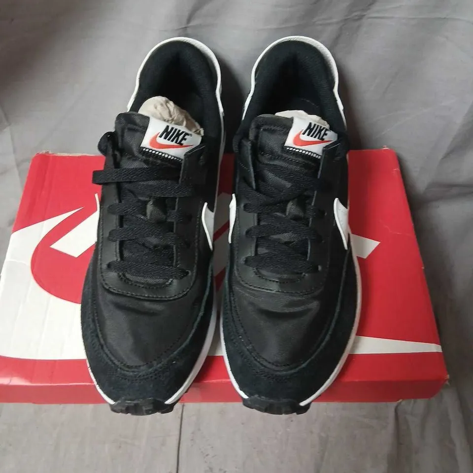 NIKE WAFFLE DEBUT WOMEN’S SNEAKERS – BLACK/WHITE SIZE 6