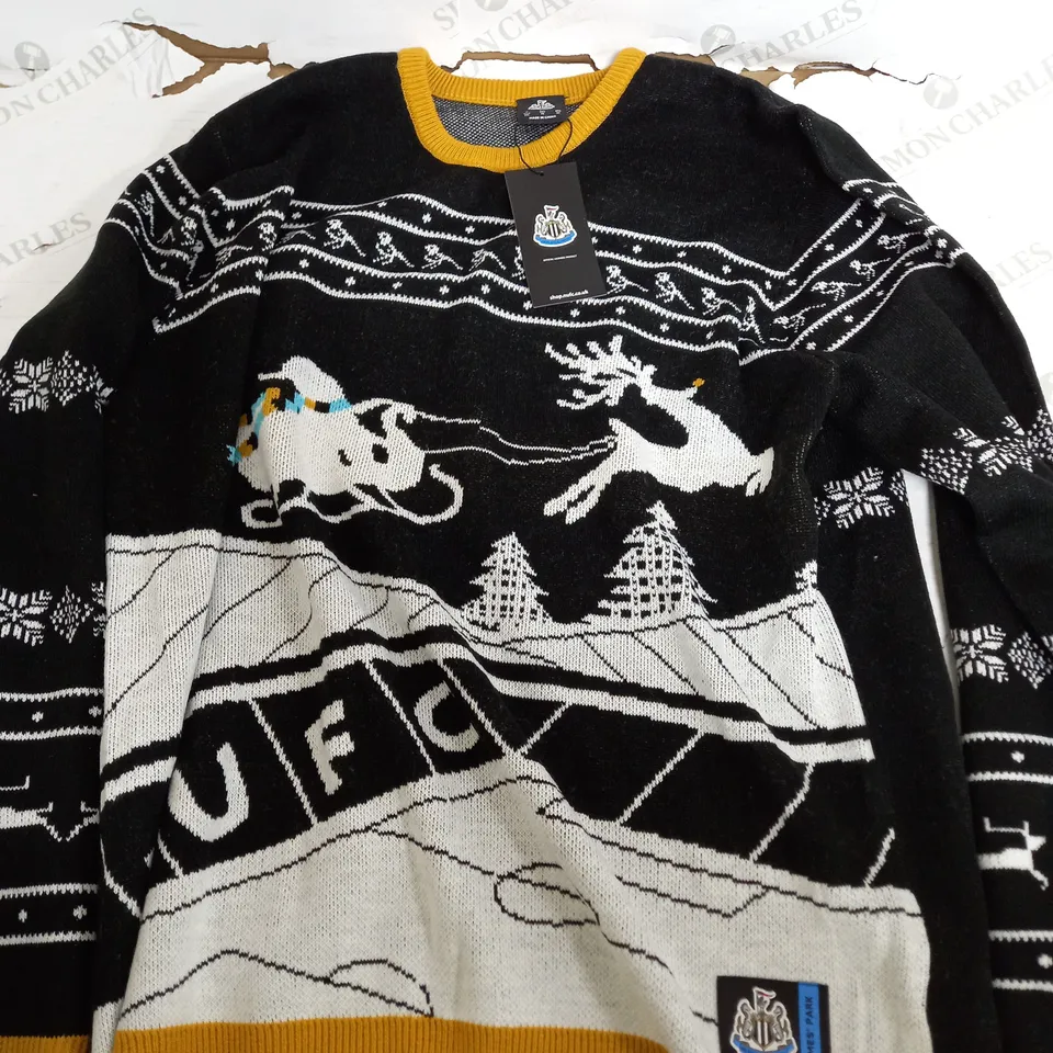 NEW CASTLE UNITED FOOTBALL CLUB CHRISTMAS JUMPER - XL