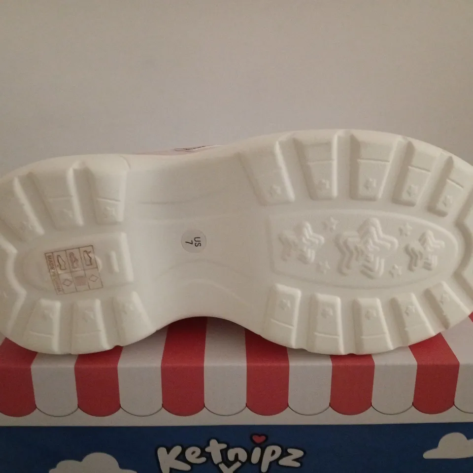 BRAND NEW BOXED KETNIPZ X KOI LOVEABLE ANTICS CHUNKY TRAINERS - PINK - SIZE 7